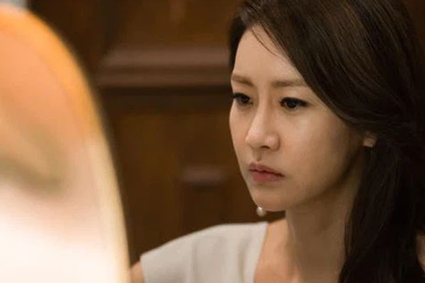 Đang yên ấm thì vợ đột ngột đòi ly hôn, gia đình hốt hoảng hỏi lý do thì cô ấy căm hận vén áo để lộ phần bụng đã nhô lên-2