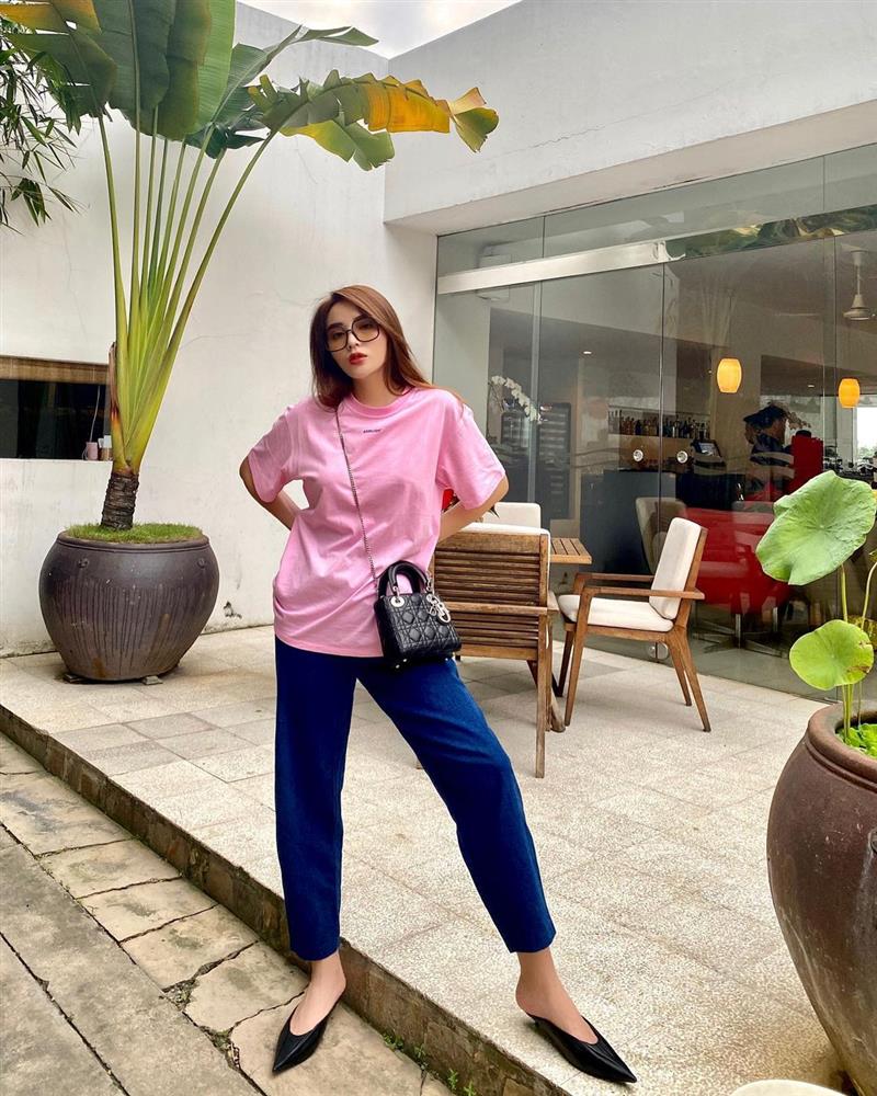 Kỳ Duyên đúng là thánh” chọn giày hack dáng khi toàn đi những đôi siêu kéo chân, lại dễ mix đồ-6