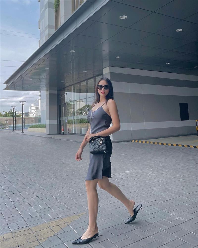 Kỳ Duyên đúng là thánh” chọn giày hack dáng khi toàn đi những đôi siêu kéo chân, lại dễ mix đồ-7