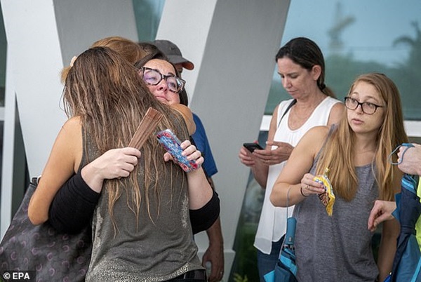 Khoảnh khắc cuối cùng trước khi tòa nhà 12 tầng đổ sập ở Miami khiến cả nước Mỹ bàng hoàng-5