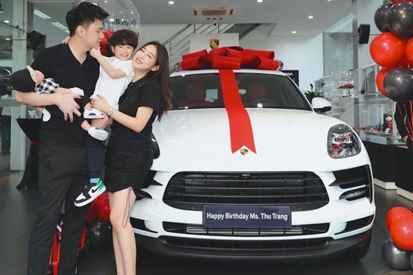 Cựu hot girl Hà Nội bất chấp Chỉ thị 16 vẫn tụ tập mừng sinh nhật, nghi vấn sử dụng bóng cười trong bữa tiệc-4