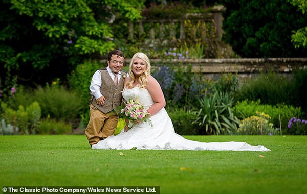 Chàng tí hon từng vấp phải nhiều dị nghị vì bắc thang hỏi vợ, cuộc sống hiện tại và chiều cao của con gái 2 tuổi đặc biệt gây chú ý-2