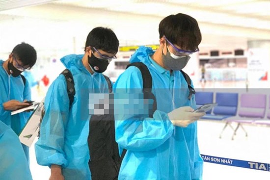 Đội tuyển bóng đá Việt Nam tiếp tục cách ly y tế tập trung thêm 14 ngày