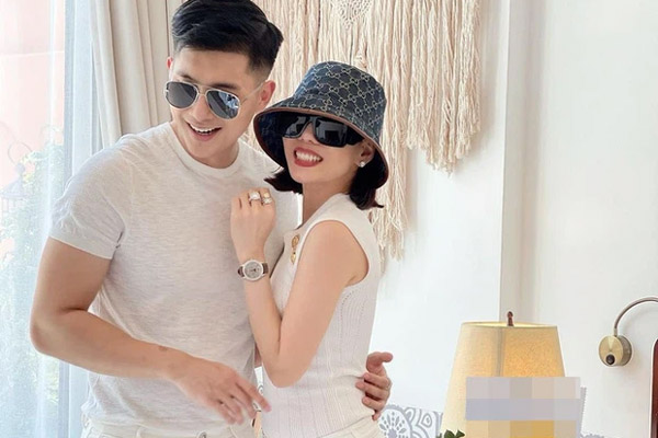 Lệ Quyên đáp trả thế nào khi đăng ảnh nằm sấp phô diễn vòng 3 nhưng bị chê con cái cũng lớn rồi mà chụp hình toàn khoe da thịt?-6