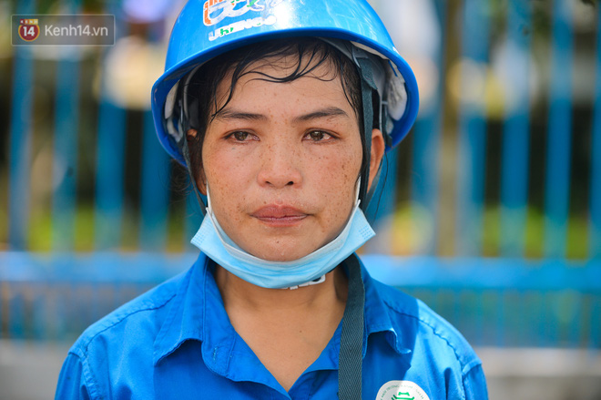 Nước mắt những công nhân thu gom rác bị nợ lương ở Hà Nội: Con nhỏ nghỉ học vì xấu hổ, người bị cụt chân mò mẫm trong rác-7