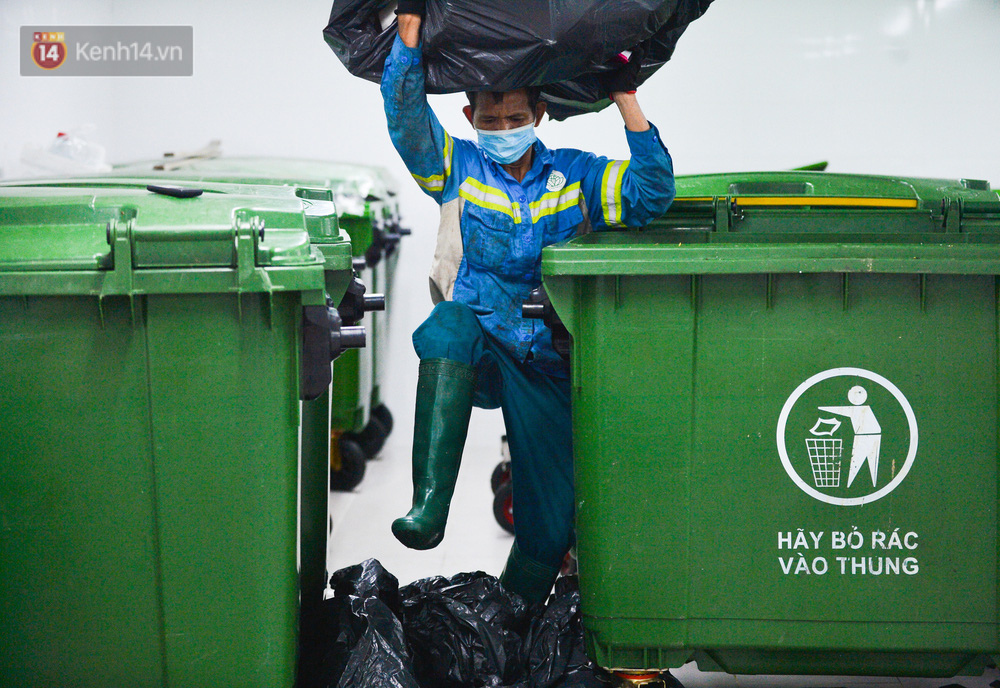 Nước mắt những công nhân thu gom rác bị nợ lương ở Hà Nội: Con nhỏ nghỉ học vì xấu hổ, người bị cụt chân mò mẫm trong rác-20