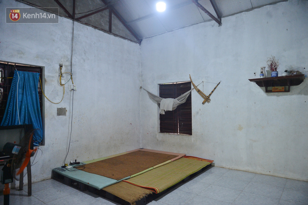 Nước mắt những công nhân thu gom rác bị nợ lương ở Hà Nội: Con nhỏ nghỉ học vì xấu hổ, người bị cụt chân mò mẫm trong rác-29