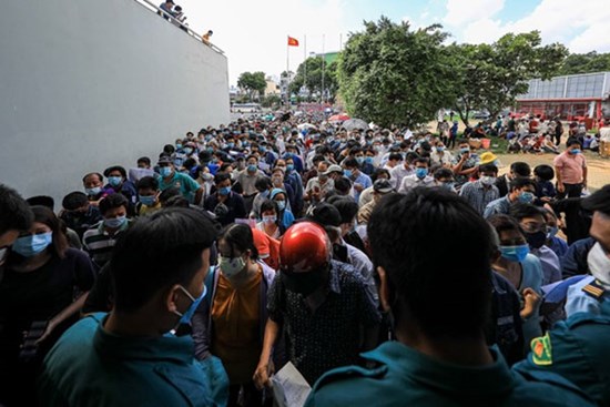 'Không loại trừ có F0 trong hàng nghìn người tiêm vaccine ở TP.HCM'