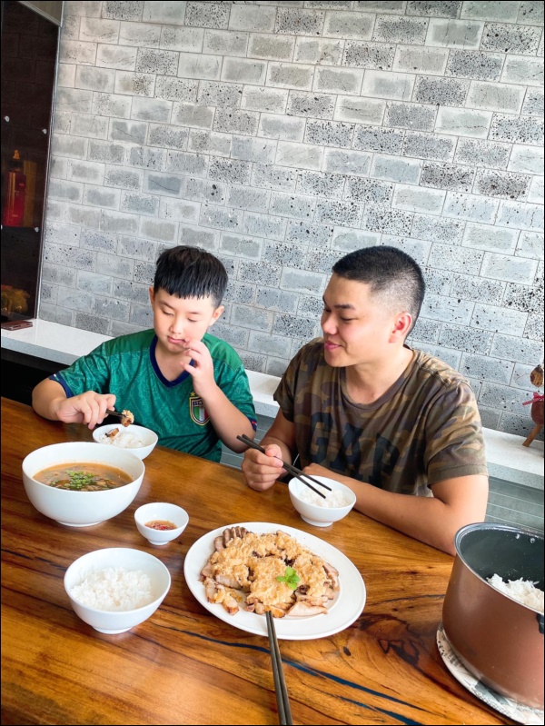 Con trai Lê Phương - Quách Ngọc Ngoan từng khiến mẹ lo lắng, có em gái lại&nbsp;tình cảm, ấm áp, nhìn cách yêu thương em mà tan chảy-2