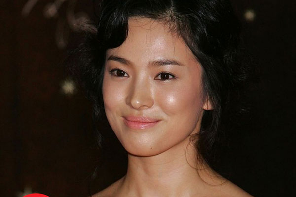 Bóc mẽ sự thật về đôi chân của Song Hye Kyo mỗi khi chụp hình thời trang-13