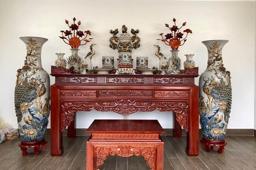 Cách bày bàn thờ gia tiên chuẩn quy tắc đảm bảo không gian vừa trang trọng, vừa gần gũi thiêng liêng-4