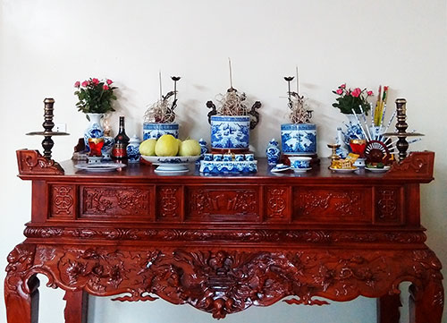 Cách bày bàn thờ gia tiên chuẩn quy tắc đảm bảo không gian vừa trang trọng, vừa gần gũi thiêng liêng-3