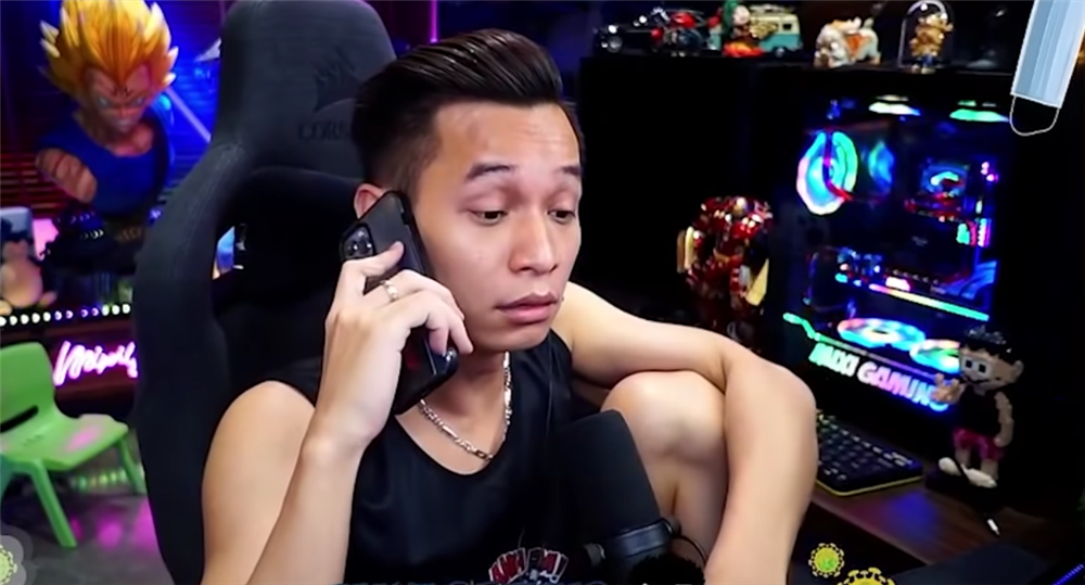 Fan đăng lời xúc phạm vợ và gia đình, Độ Mixi lùng ngay số điện thoại rồi làm một việc trên sóng livestream khiến nhiều người phải nể!-5