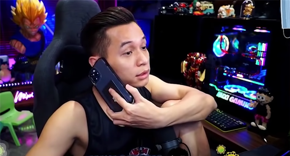 Fan đăng lời xúc phạm vợ và gia đình, Độ Mixi lùng ngay số điện thoại rồi làm một việc trên sóng livestream khiến nhiều người phải nể!-6