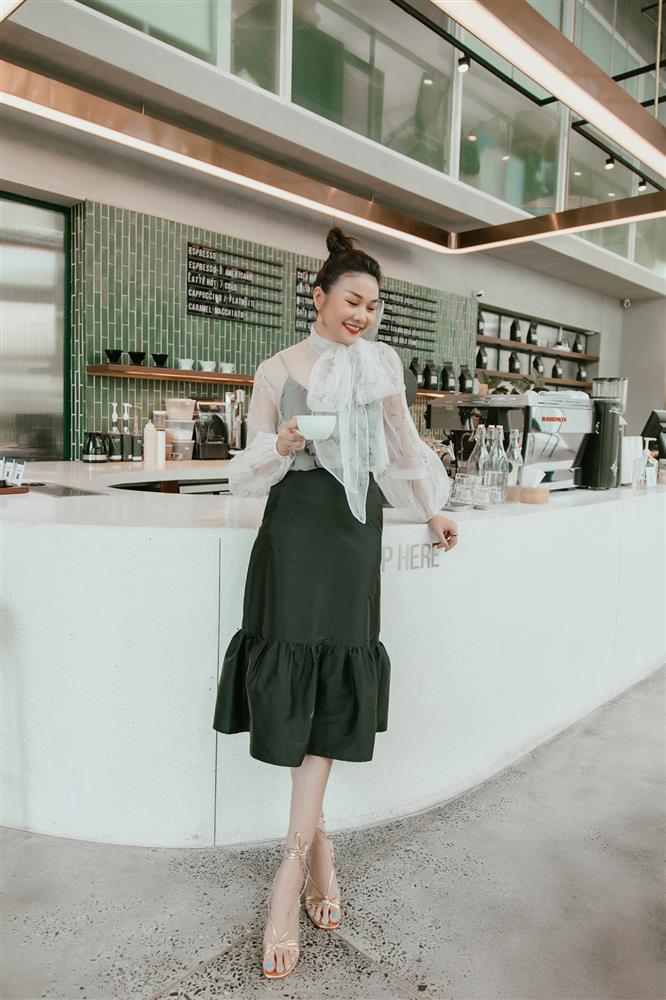 3 mỹ nhân U40 có style chuẩn nữ tổng tài, loạt outfit gộp lại cũng thành cẩm nang mặc đẹp vạn năng cho nàng 30+-16
