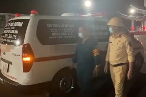 Giả bệnh nhân, thuê xe cứu thương từ Hải Dương về Quảng Ninh thông chốt kiểm dịch-1