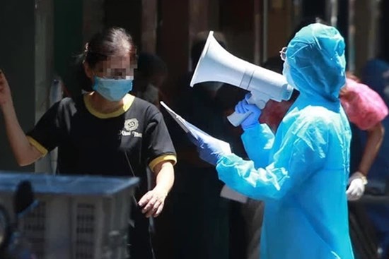 Phó Giám đốc Trung tâm Y tế huyện mắc COVID-19 rất bức xúc trước thông tin mình 