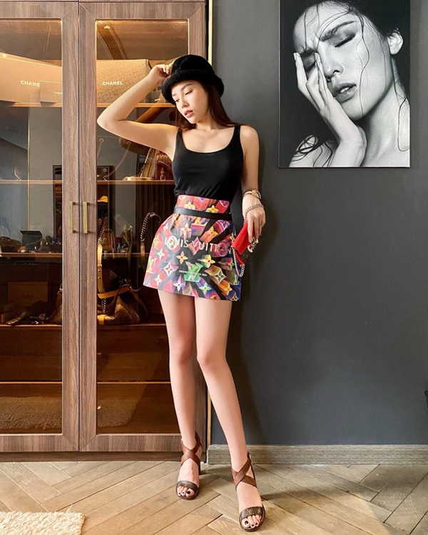 HH Kỳ Duyên mua 3 đôi giày mà mix được với hàng chục kiểu outfit, chị em muốn chi tiêu tiết kiệm thì tham khảo luôn và ngay-11