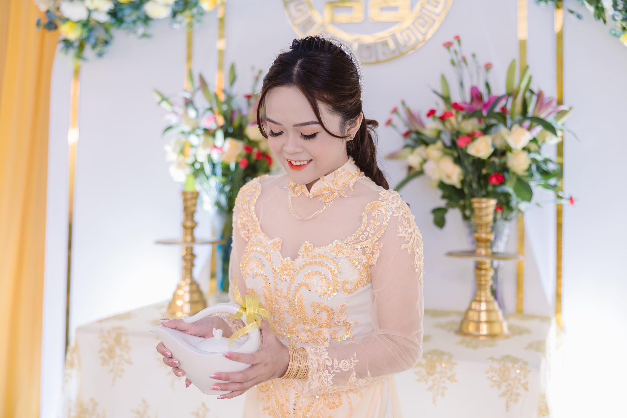 Cô dâu 18 tuổi được tặng 20 cây vàng đeo trĩu người gây bão: Tiết lộ thêm về khoản tiền mặt bố mẹ chồng cho thêm ở đám cưới!-7