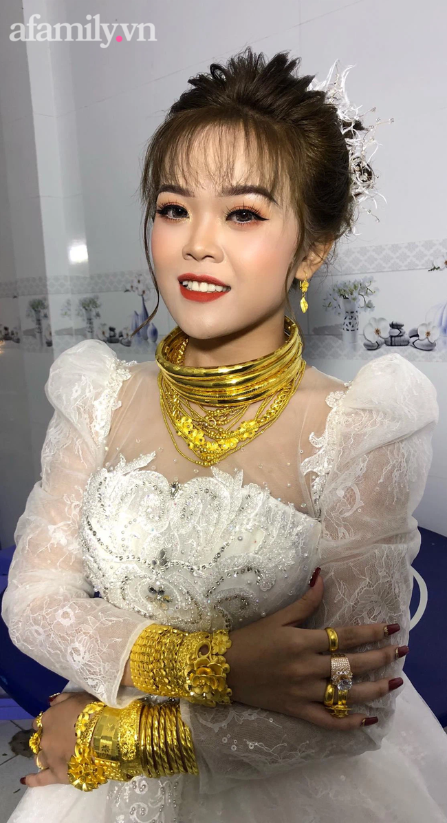 Cô dâu 18 tuổi được tặng 20 cây vàng đeo trĩu người gây bão: Tiết lộ thêm về khoản tiền mặt bố mẹ chồng cho thêm ở đám cưới!-2