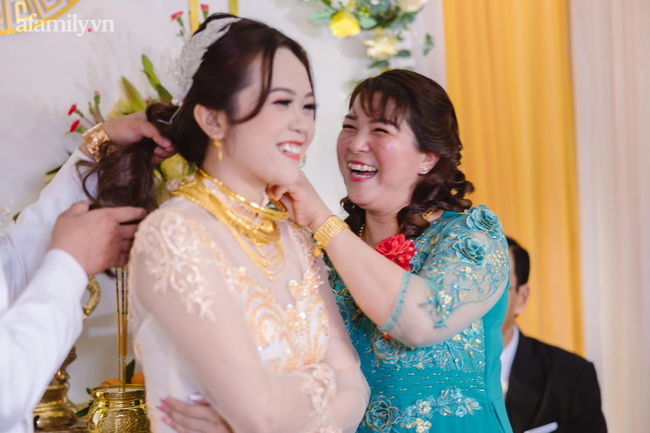 Cô dâu 18 tuổi được tặng 20 cây vàng đeo trĩu người gây bão: Tiết lộ thêm về khoản tiền mặt bố mẹ chồng cho thêm ở đám cưới!-9