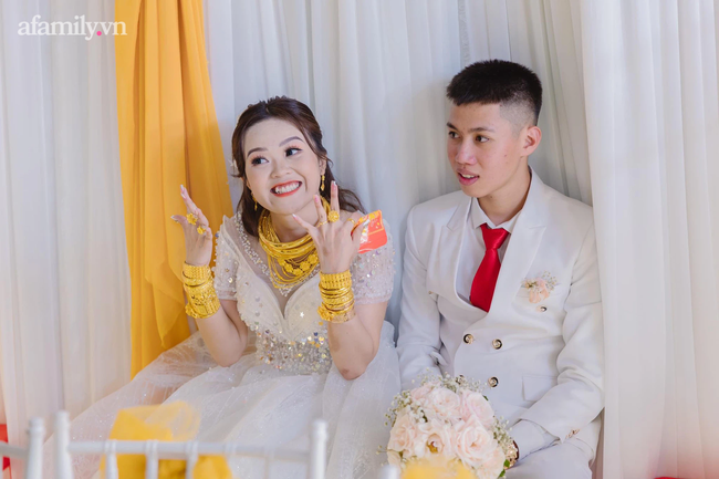 Cô dâu 18 tuổi được tặng 20 cây vàng đeo trĩu người gây bão: Tiết lộ thêm về khoản tiền mặt bố mẹ chồng cho thêm ở đám cưới!-11