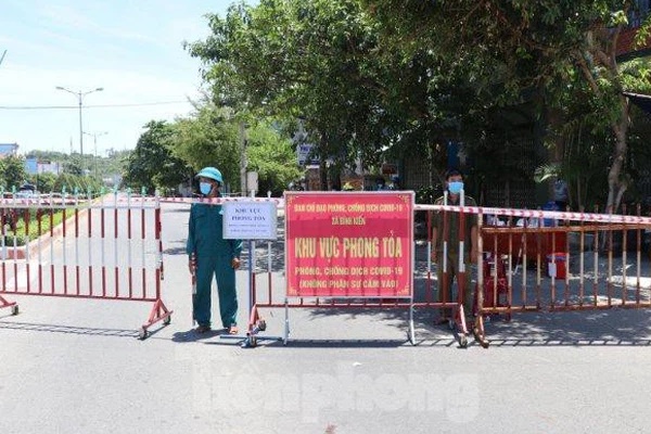 Phú Yên tìm được người mắc COVID-19 bỏ trốn sau vườn nhà-1