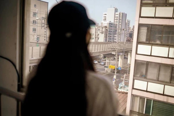 Đem đồng hồ sếp tặng sang phòng khác, cô gái bị chất vấn một câu liền phát hiện ra chuyện rùng mình, ám ảnh suốt 1 năm trời-2