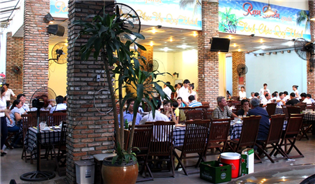 Bình Định dừng phục vụ ăn uống tại chỗ, không tụ tập từ 10 người trở lên-1