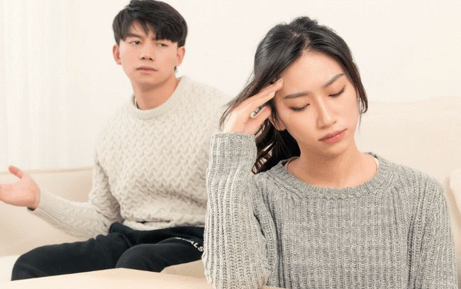 Cả nhà chồng kéo đến biệt thự ở lỳ không về, cô gái chịu cảnh ở trọ trong nhà mình cho đến khi được một người đàn ông lạ mặt giải cứu”-1