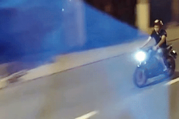 Bé gái 4 tuổi rơi từ lan can tầng 2: Vừa mới ngủ dậy, trong nhà không có ai-2