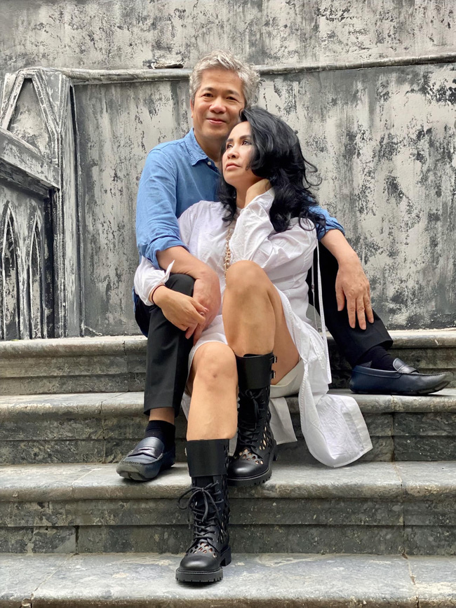 Diva Thanh Lam khoe ảnh tình tứ bên chồng bác sĩ sau lễ dạm ngõ, nhìn nụ cười là biết hạnh phúc thế nào-3