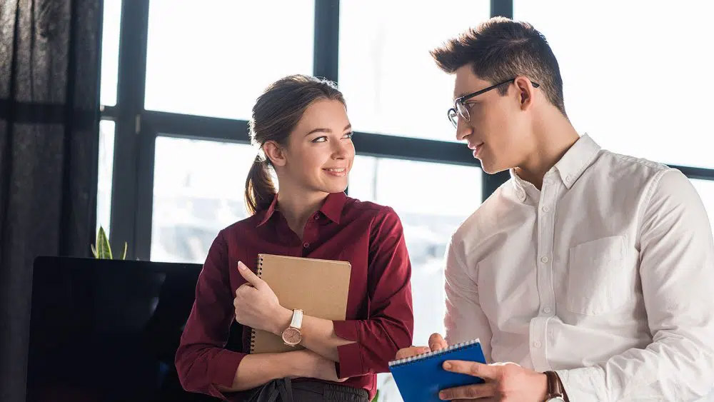 Có người yêu rồi vẫn vô tư nhận quà của đồng nghiệp nam thích mình, lý lẽ cô nàng đưa ra khiến cư dân mạng muốn… đâm đầu vào gối-2