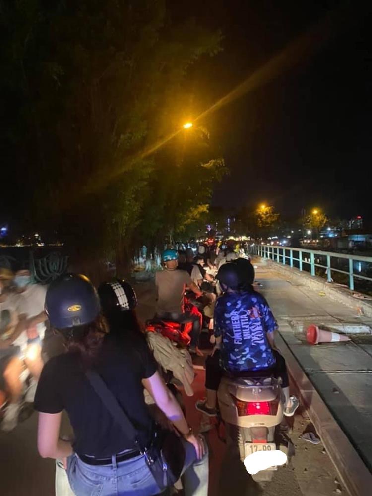 Hà Nội nới lỏng, hồ Tây đông nghịt người, đường phố tắc cứng dù gần nửa đêm-3