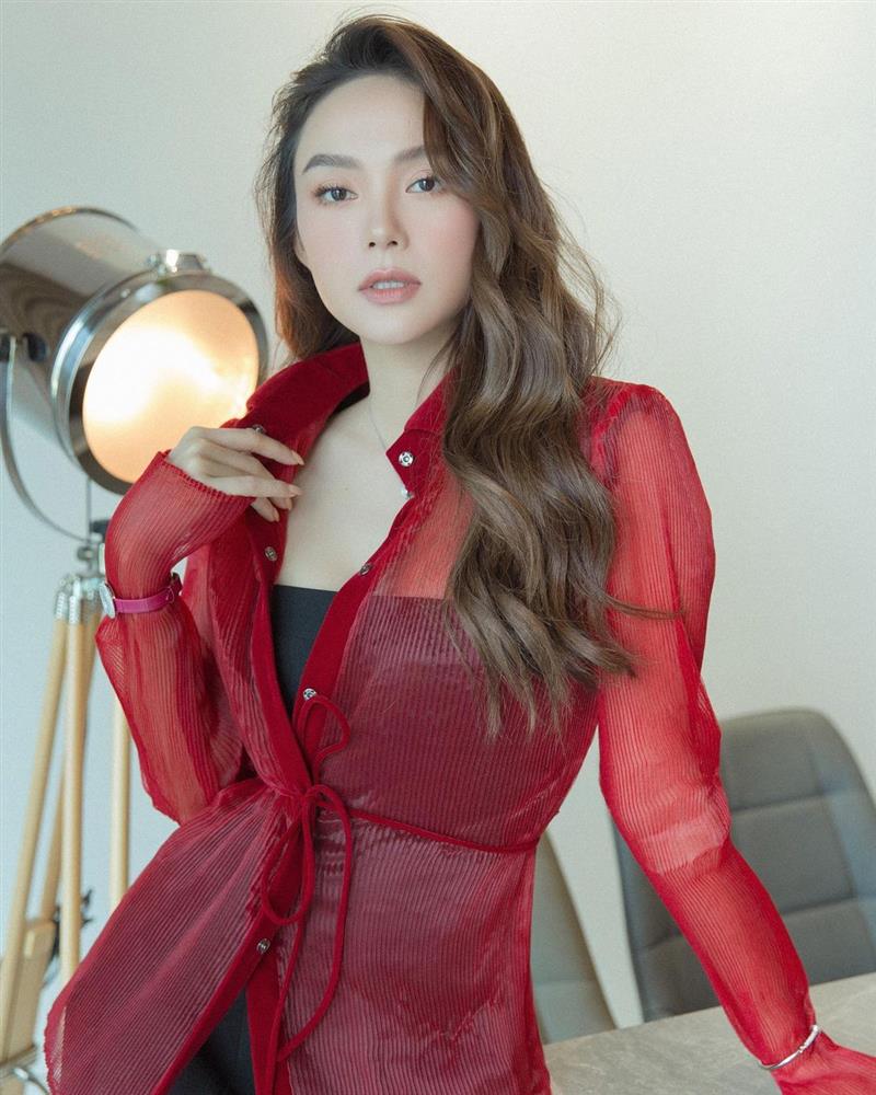 Quá nhiều mỹ nhân Việt đang để kiểu tóc xoăn này, và ai trông cũng trẻ trung sành điệu hẳn ra!-3