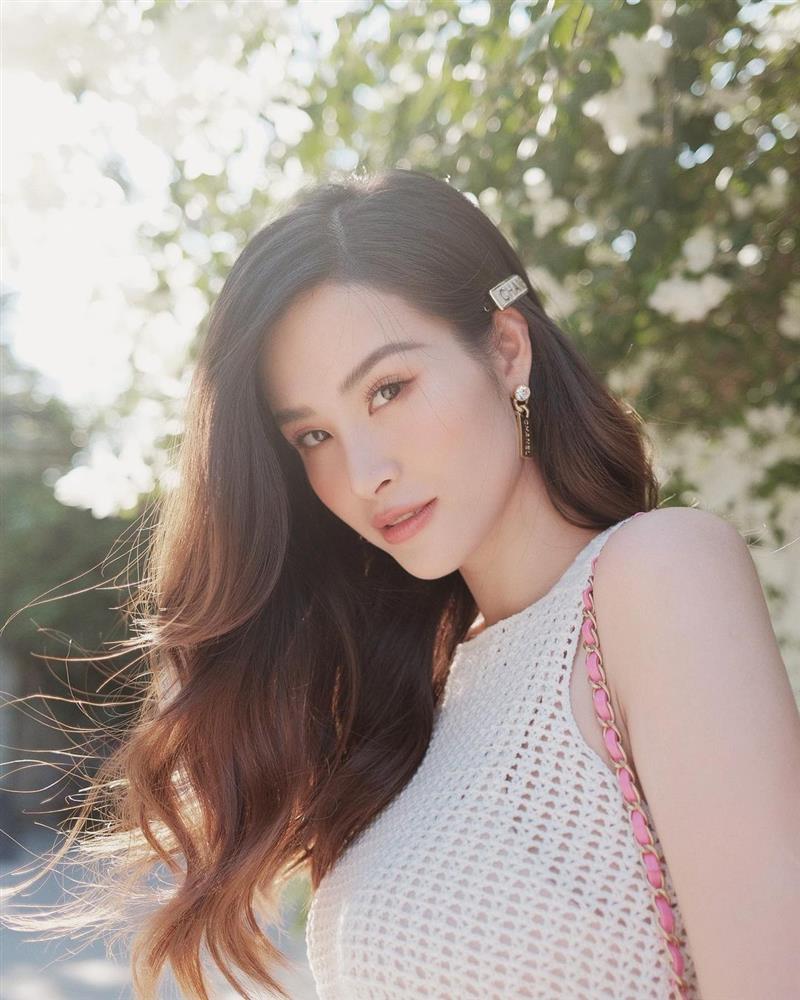 Quá nhiều mỹ nhân Việt đang để kiểu tóc xoăn này, và ai trông cũng trẻ trung sành điệu hẳn ra!-4