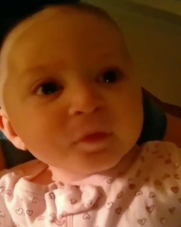 Cứu con với” - Câu nói của em bé 1 tuổi khiến người mẹ vội bế con đến bệnh viện thì phát hiện ra đứa trẻ bị bệnh này-1