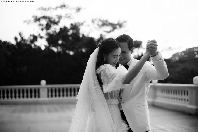 4 năm bên Kim Lý, Hồ Ngọc Hà miêu tả trong 2 từ không ngôn tình hoa mỹ nhưng phụ nữ nào cũng công nhận vật chất xa hoa không bằng-1