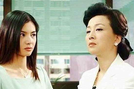 Nhìn người giúp việc mà mẹ chồng thuê hộ, tôi run rẩy vì quá sốc và sợ hãi