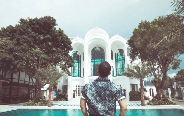 Rầm rộ clip chủ nợ tìm đến tận biệt thự 1800m2 của Vũ Khắc Tiệp đòi tiền, nói 1 câu ai ngờ bị netizen ném đá” tơi bời-3