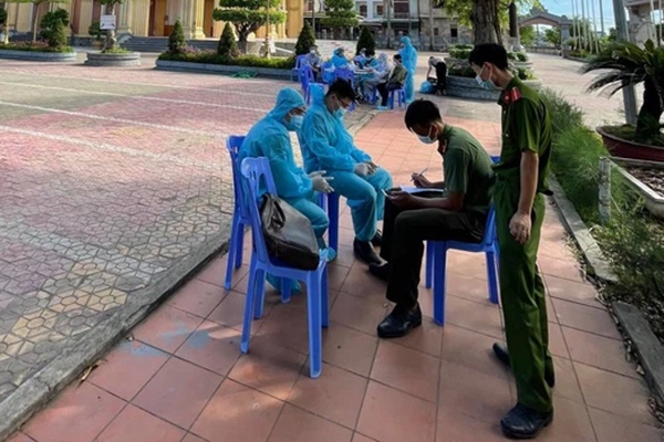 TP.HCM: 8 người ở trong khu cách ly xét nghiệm lần thứ 5 mới phát hiện dương tính SARS-CoV-2-2
