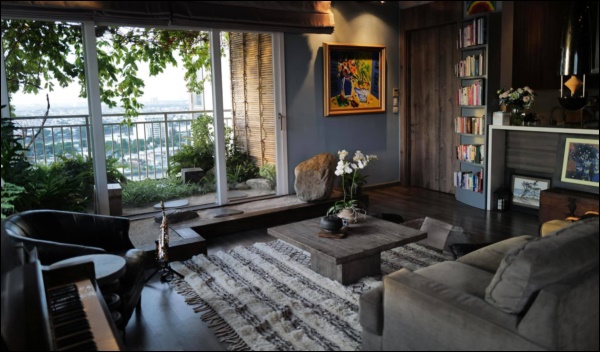 Cận cảnh phòng khách mang phong cách cổ điển&nbsp;ấn tượng trong nhà vườn triệu đô của diva Hồng Nhung-4