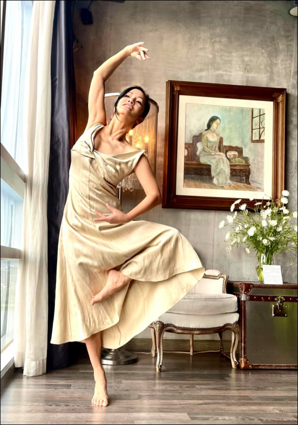 Cận cảnh phòng khách mang phong cách cổ điển&nbsp;ấn tượng trong nhà vườn triệu đô của diva Hồng Nhung-1