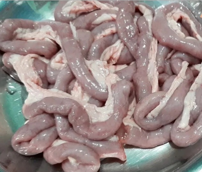 Mẹo làm sạch lòng lợn giòn ngon, trắng tinh-2