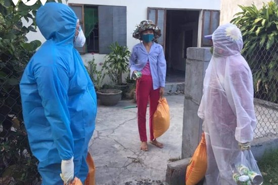 Giả danh nhân viên y tế khử khuẩn rồi đánh thuốc mê cướp tài sản