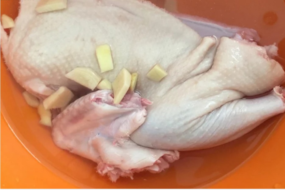 Chuyên gia tiết lộ: Chọn thịt vịt ngon và sơ chế vịt sạch không hôi, thơm ngon-2