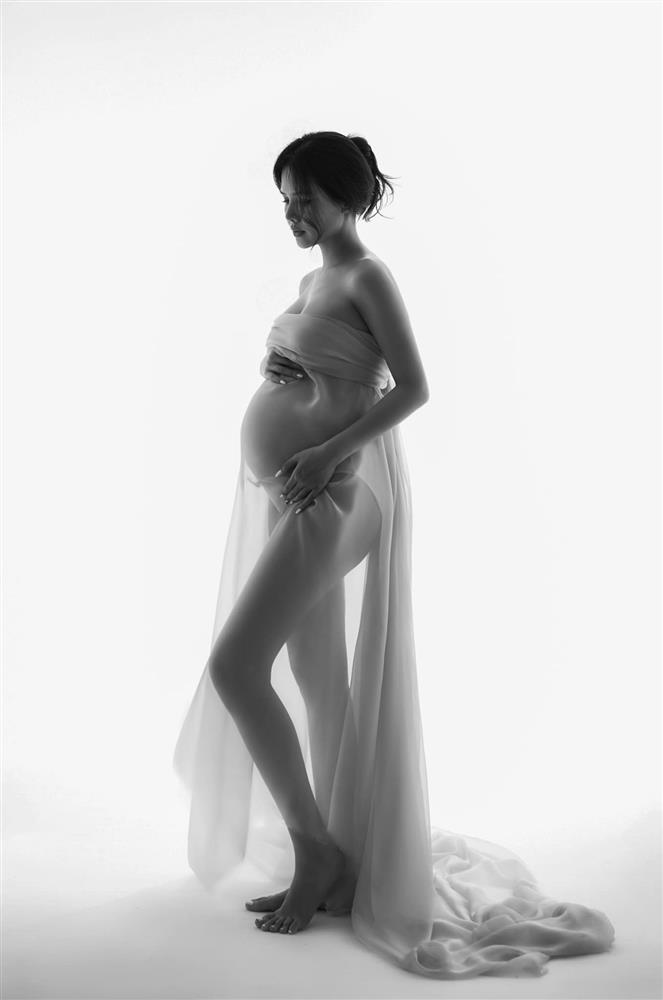 Phu nhân Tổng giám đốc tập đoàn nghìn tỷ tung bộ ảnh bầu đẹp ná thở, tiết lộ tâm trạng trong lúc chờ 1 cơn đau đẻ-4
