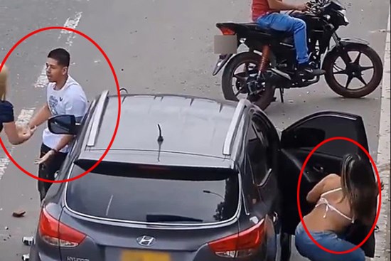Bị bạn gái của nhân tình bắt tại trận màn ân ái, 