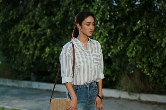 Thấy tôi rời khỏi nhà với 2 bàn tay trắng, bố chồng nhờ cầm vứt hộ túi rác, thứ bên trong làm tôi ứa nước mắt