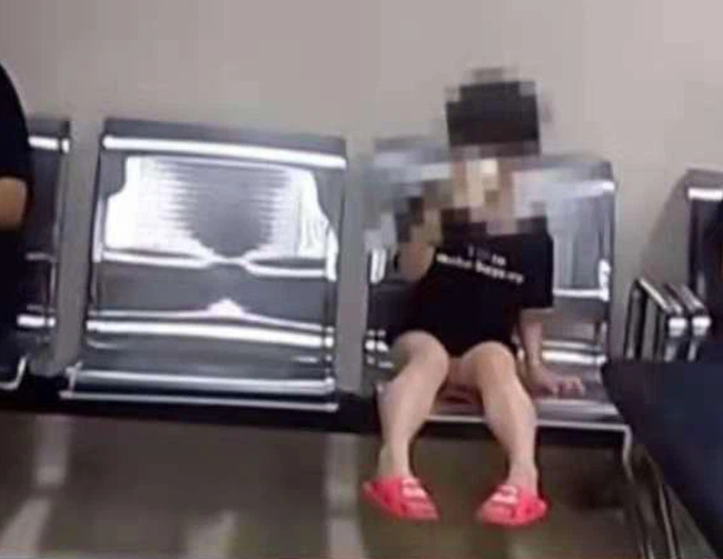 Bé gái 5 tuổi đi lạc giữa đêm khuya, khi cảnh sát tìm thấy cô bé nức nở nói một câu khiến mọi người đau xé lòng-3